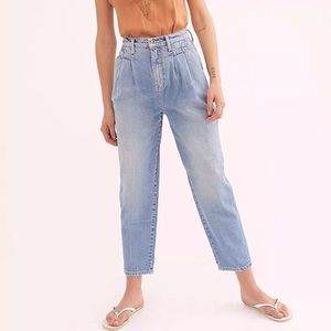 Free People Denim. We The Free. ‘Faded Love’ Pleated denim jeans.